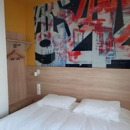 Kyriad Direct Caen Nord Memorial Hotel