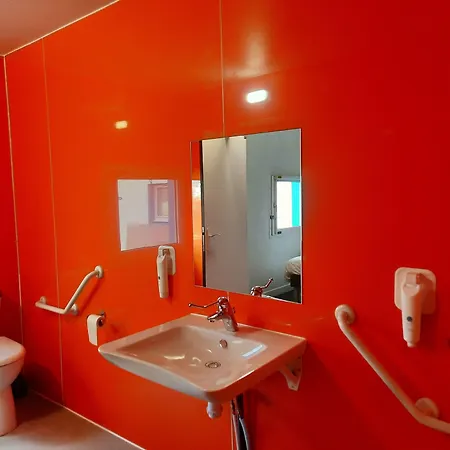 Kyriad Direct Caen Nord Memorial Hotel 2*