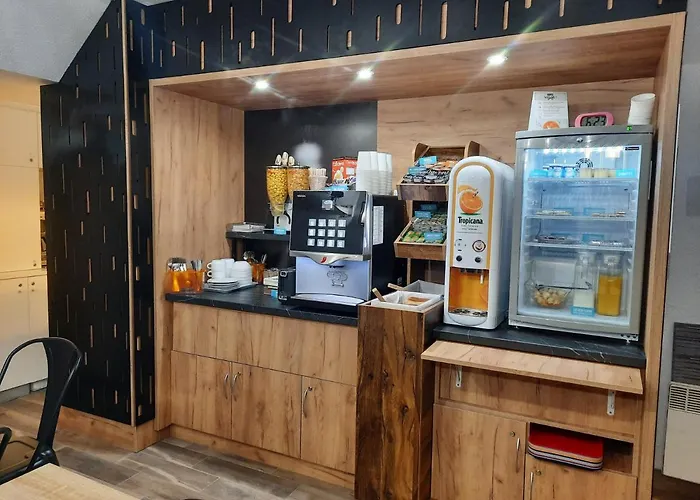 Kyriad Direct Caen Nord Memorial Hotel