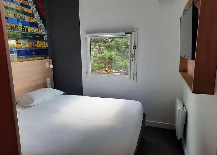 Kyriad Direct Caen Nord Memorial 2* Saint-Contest