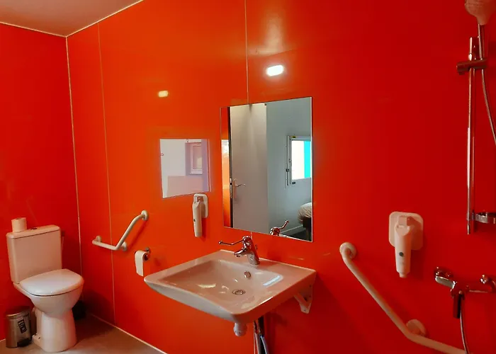 Kyriad Direct Caen Nord Memorial Hotel 2*