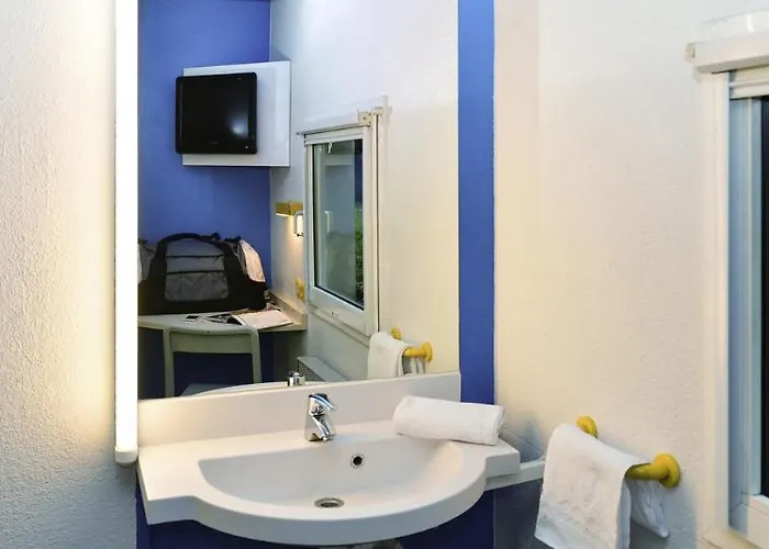 Hotel Kyriad Direct Caen Nord Memorial 2*